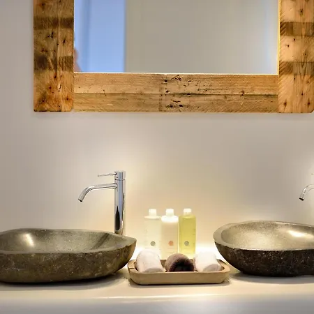 Tohu Mykonos אורנוס